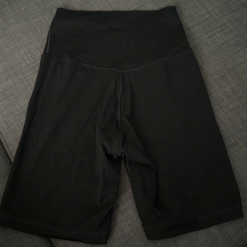 Aerie women’s cross waistband black biker shorts - Picture 2 of 4